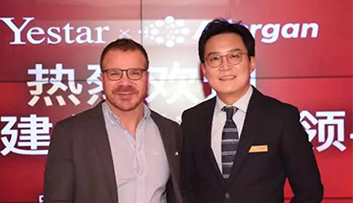 巴西雙面嬌娃藝星隆胸，驚嘆中國(guó)復(fù)合隆胸技術(shù)